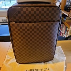 Louis Vuitton Pegase 55 in Damier Ebene